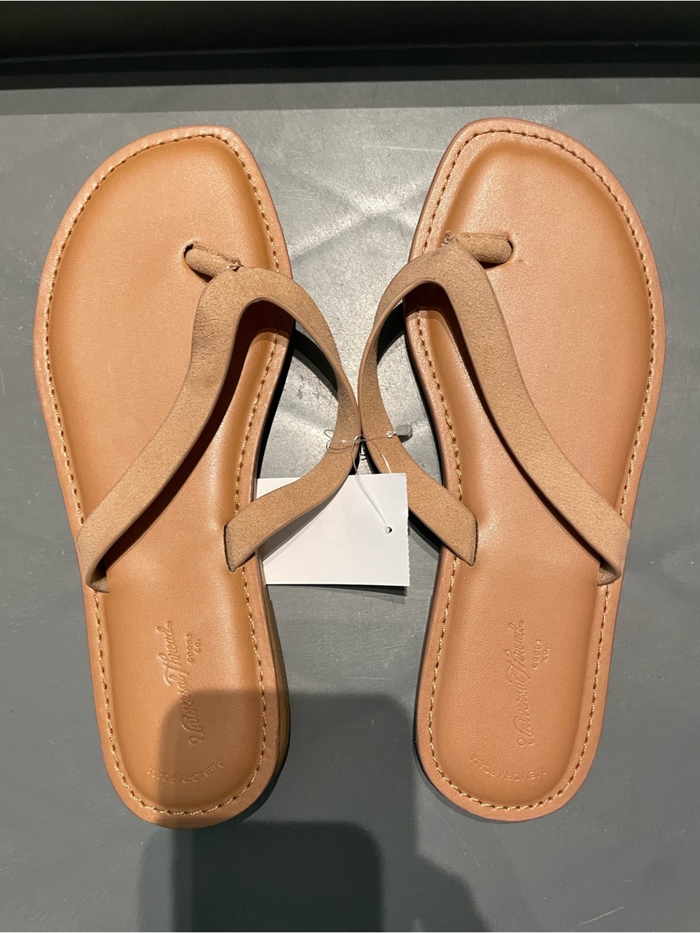 Universal Thread Women’s Tan Sandals Size 6 NWOT